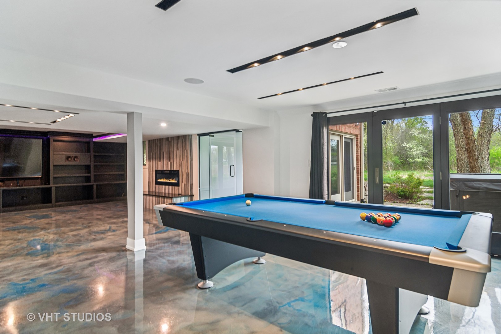 3936 Lakeview Court