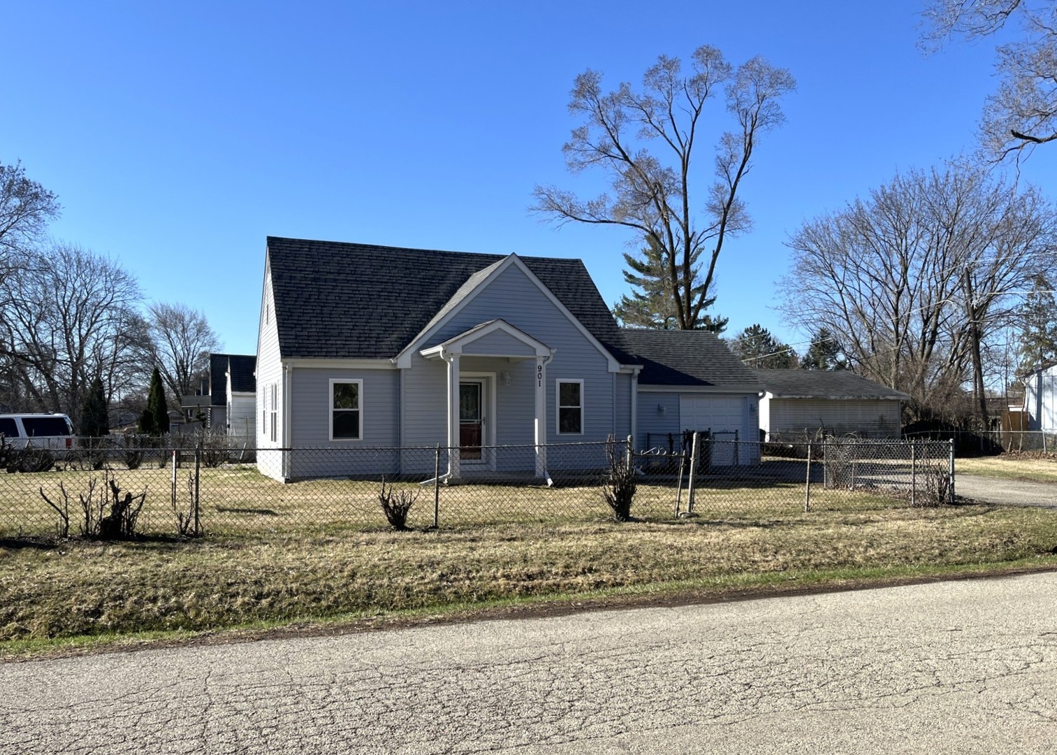 901 FLINTWOOD Court
