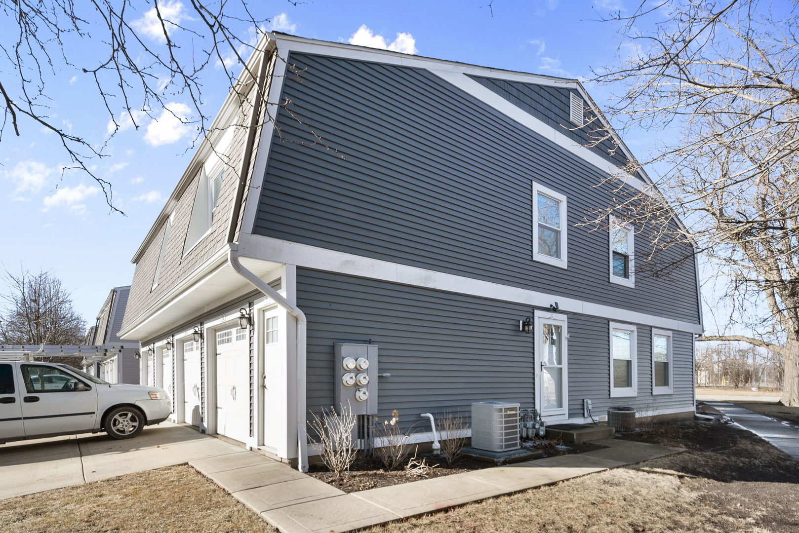302 Somerset Lane Unit: 4