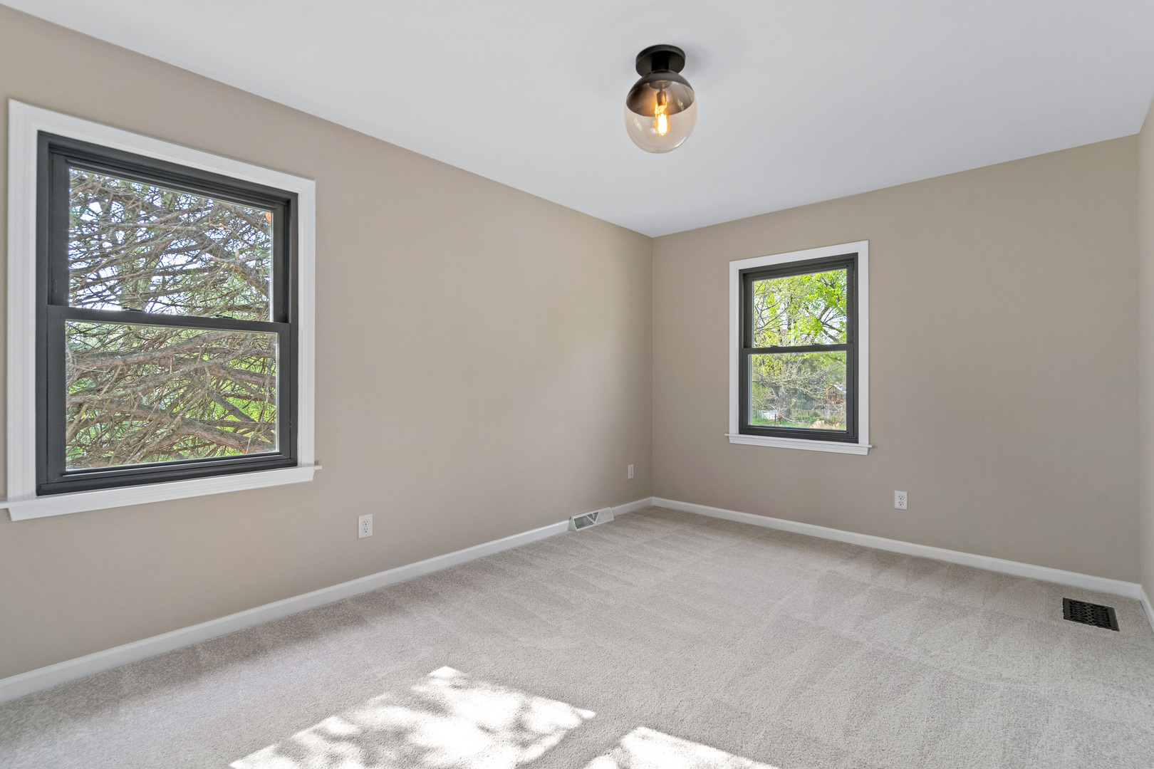 16 S Northampton Drive