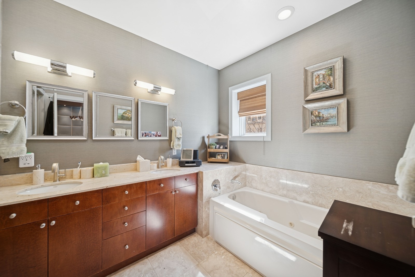 450 W Superior Street