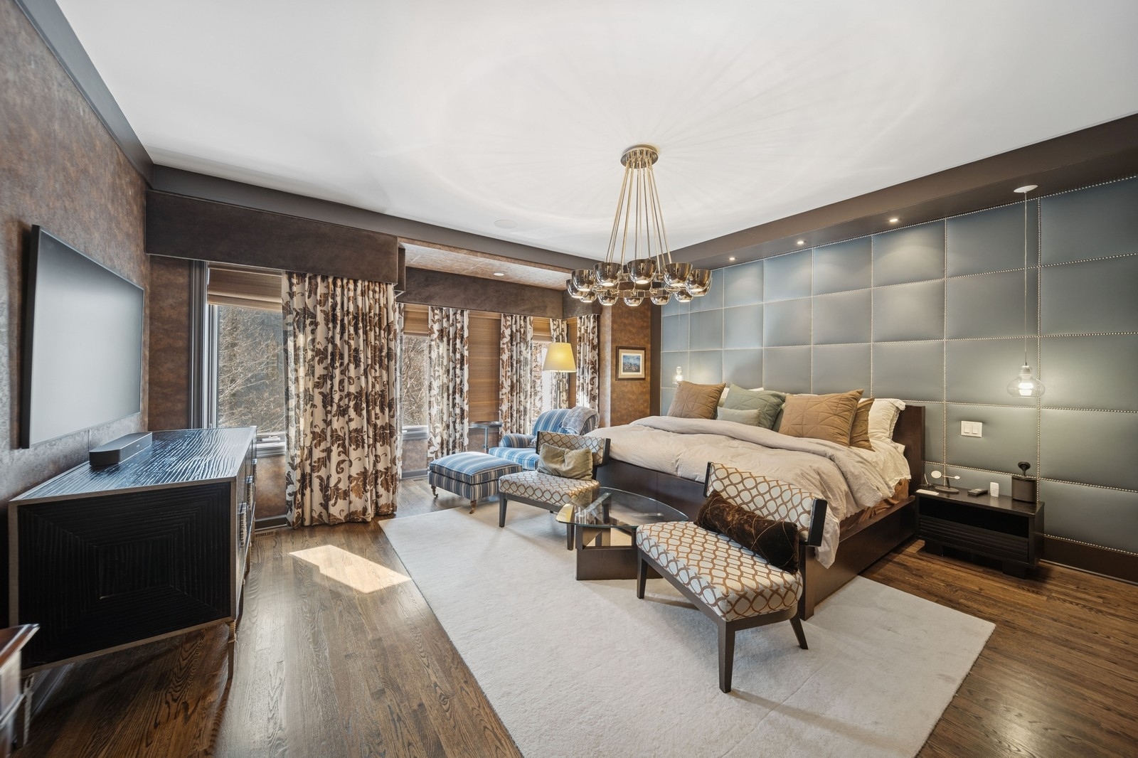 450 W Superior Street