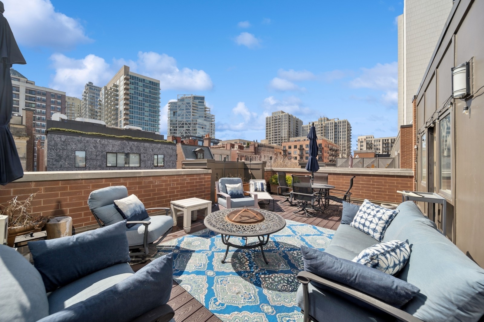 450 W Superior Street