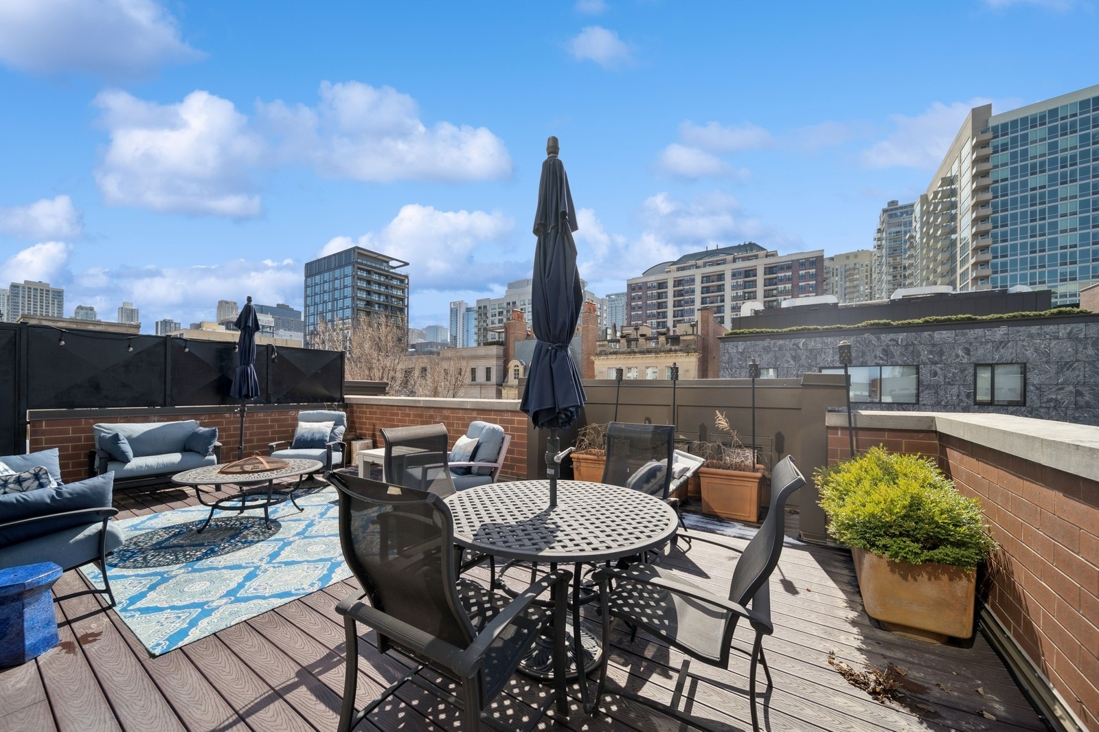 450 W Superior Street