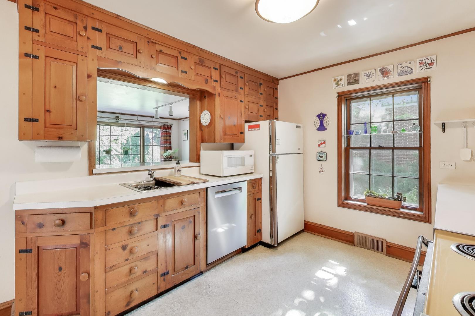 2113 Forestview Road