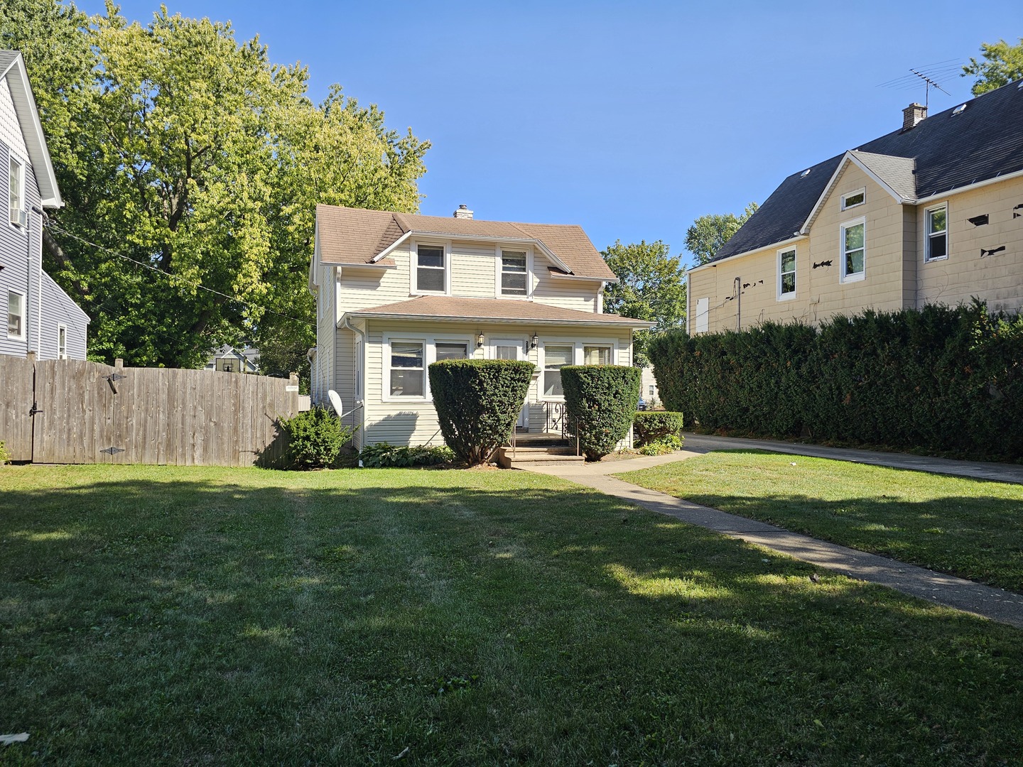 2805 Emmaus Avenue