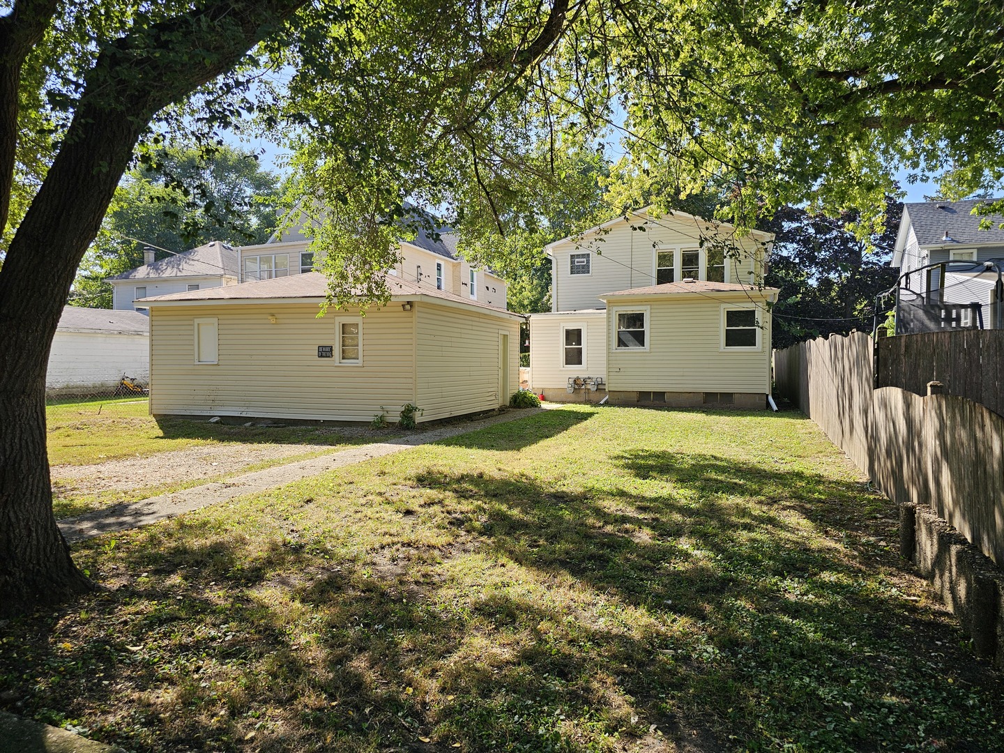 2805 Emmaus Avenue