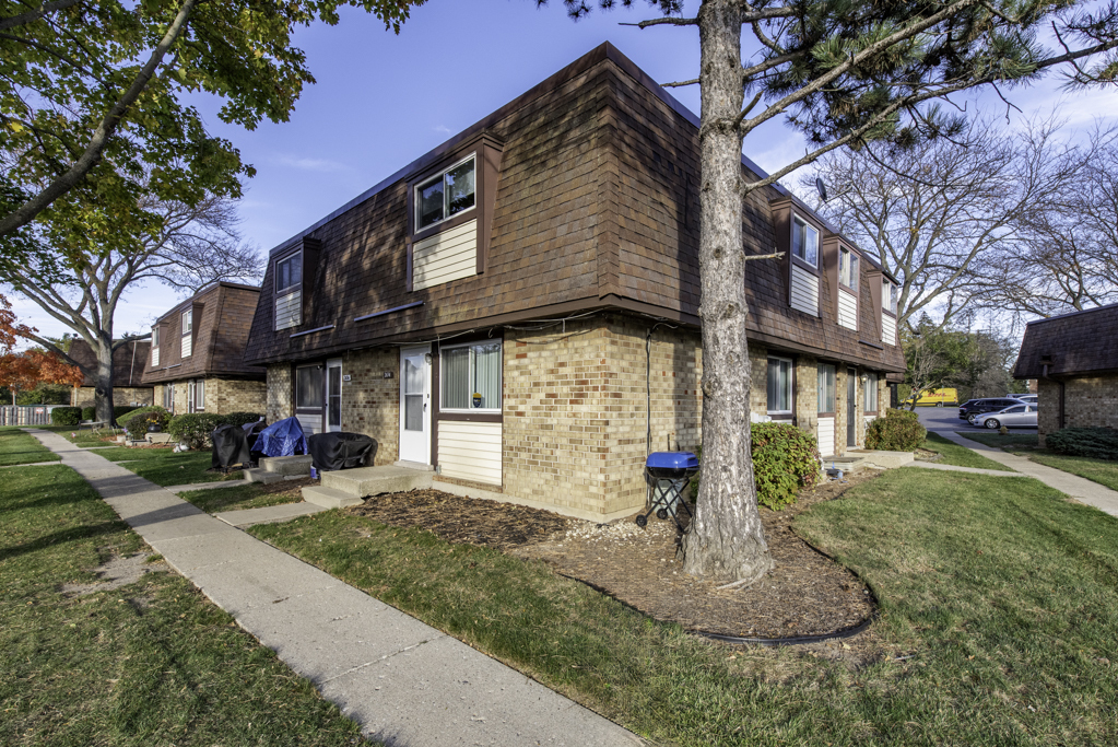 2634 Woodview Court