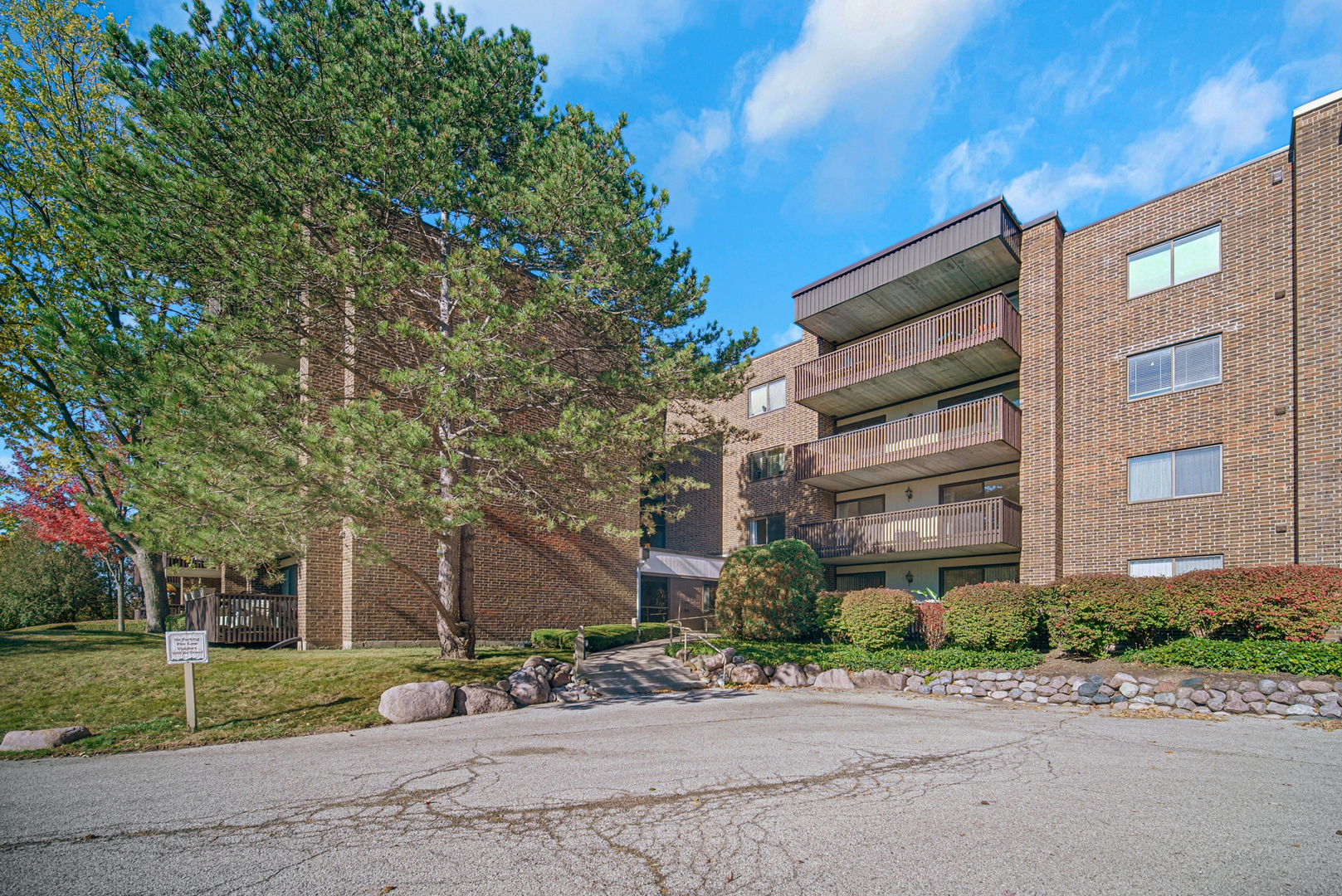 690 CHANDLER Road Unit: 302