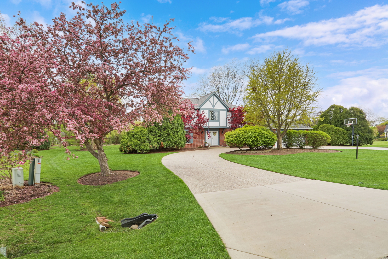1525 Saratoga Court