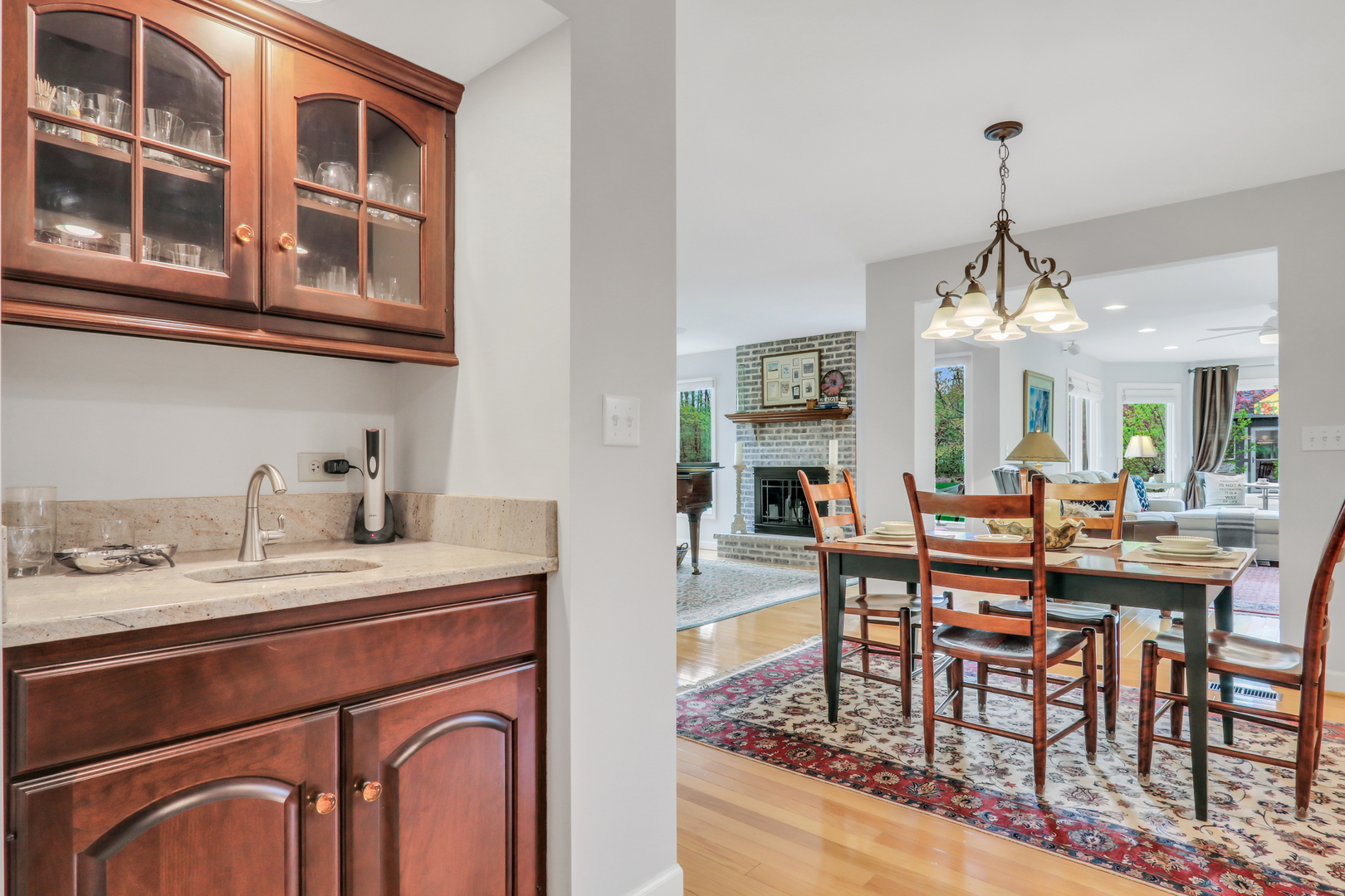 1525 Saratoga Court