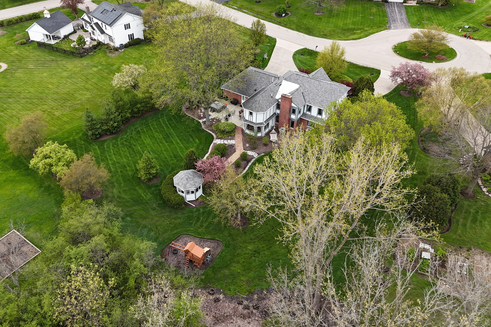 1525 Saratoga Court