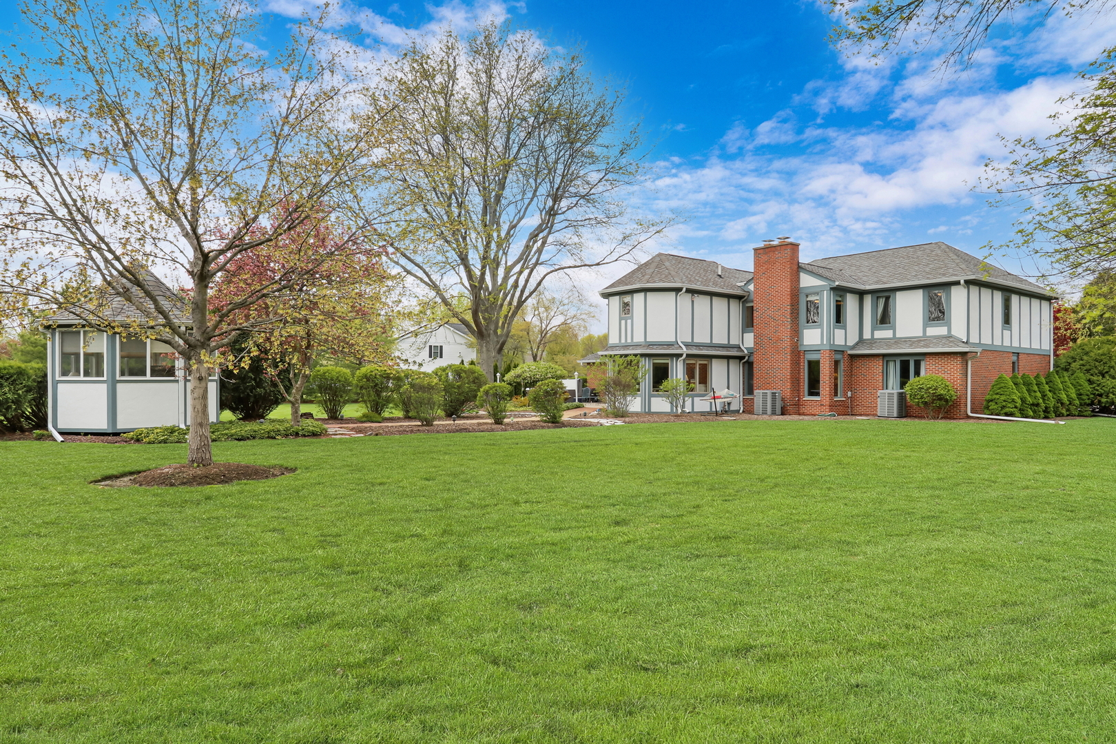 1525 Saratoga Court
