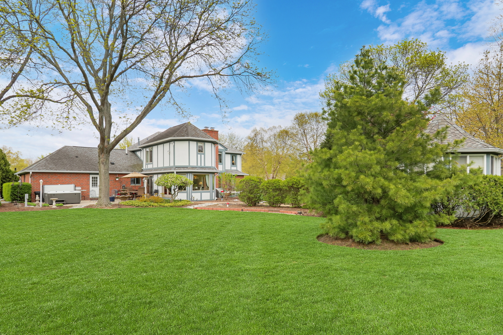 1525 Saratoga Court