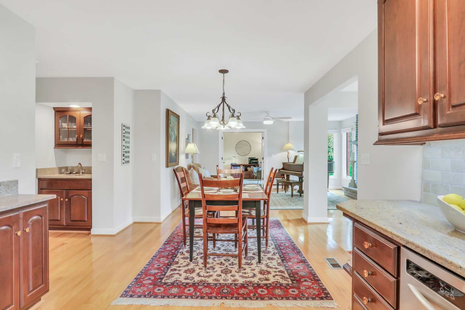 1525 Saratoga Court