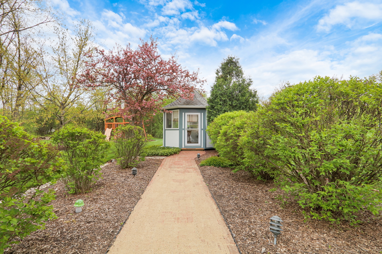 1525 Saratoga Court