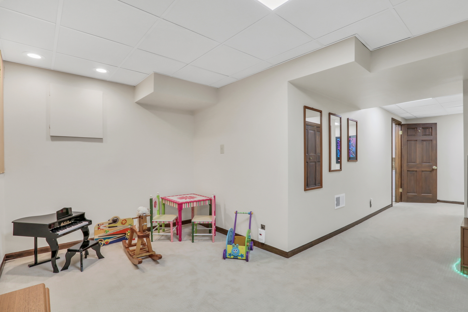 1525 Saratoga Court