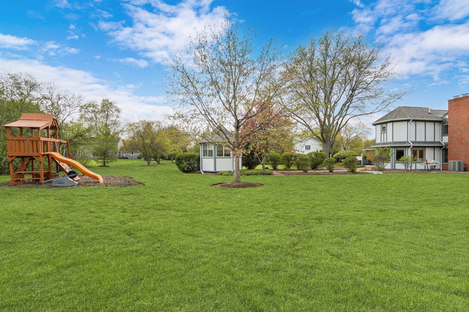 1525 Saratoga Court