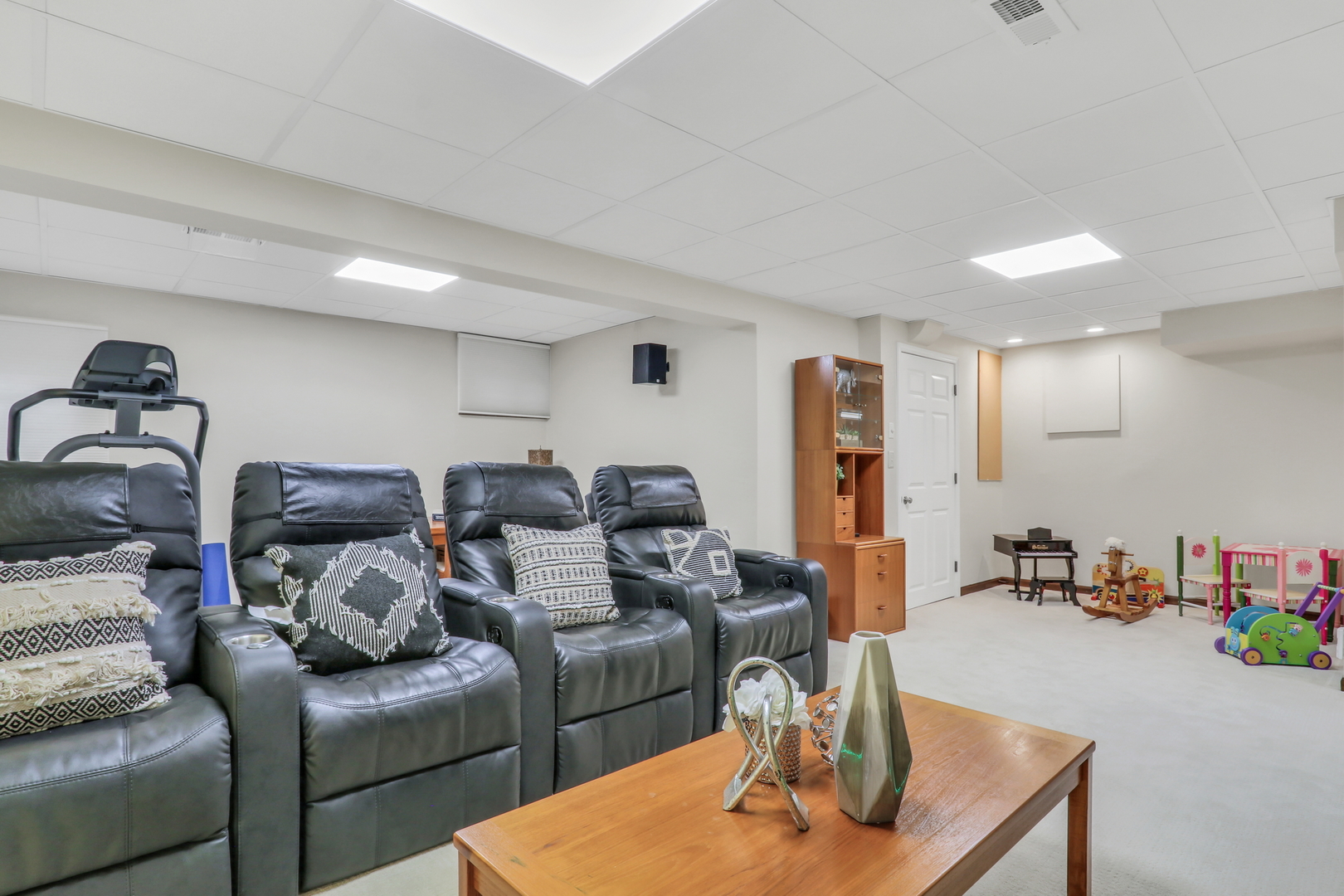 1525 Saratoga Court