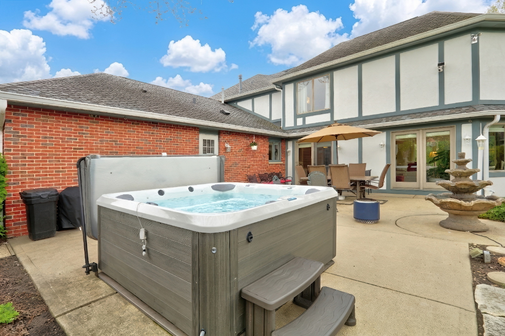 1525 Saratoga Court