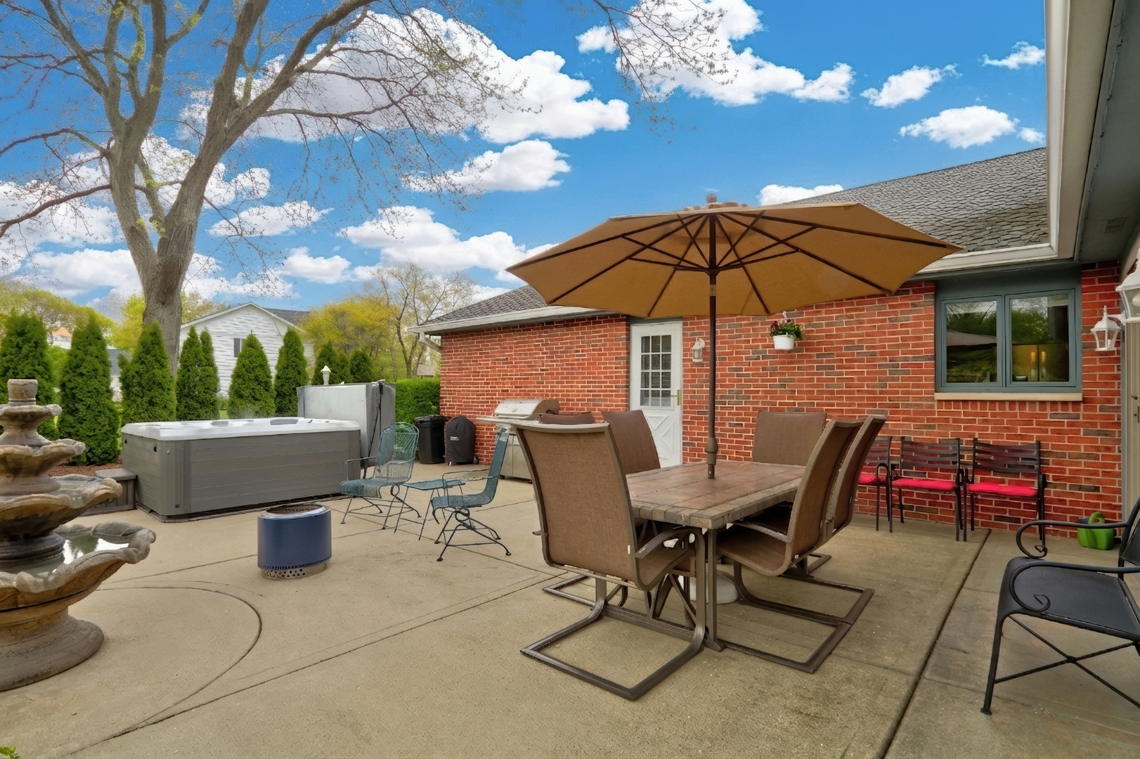 1525 Saratoga Court