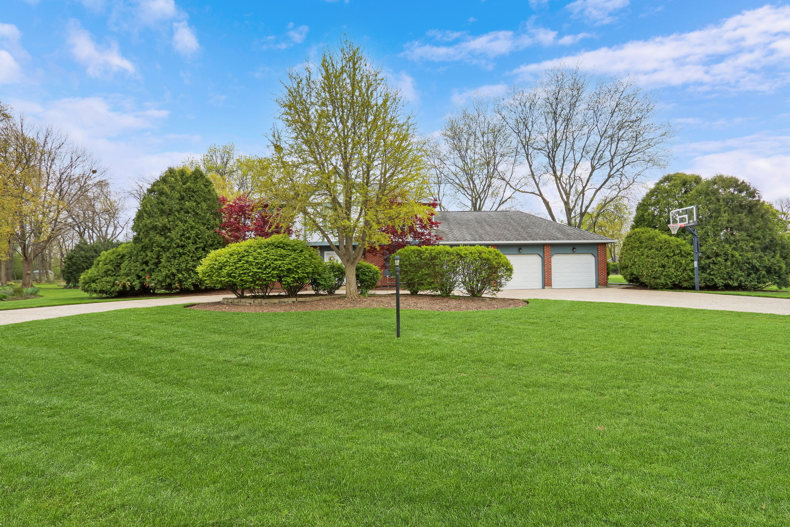 1525 Saratoga Court