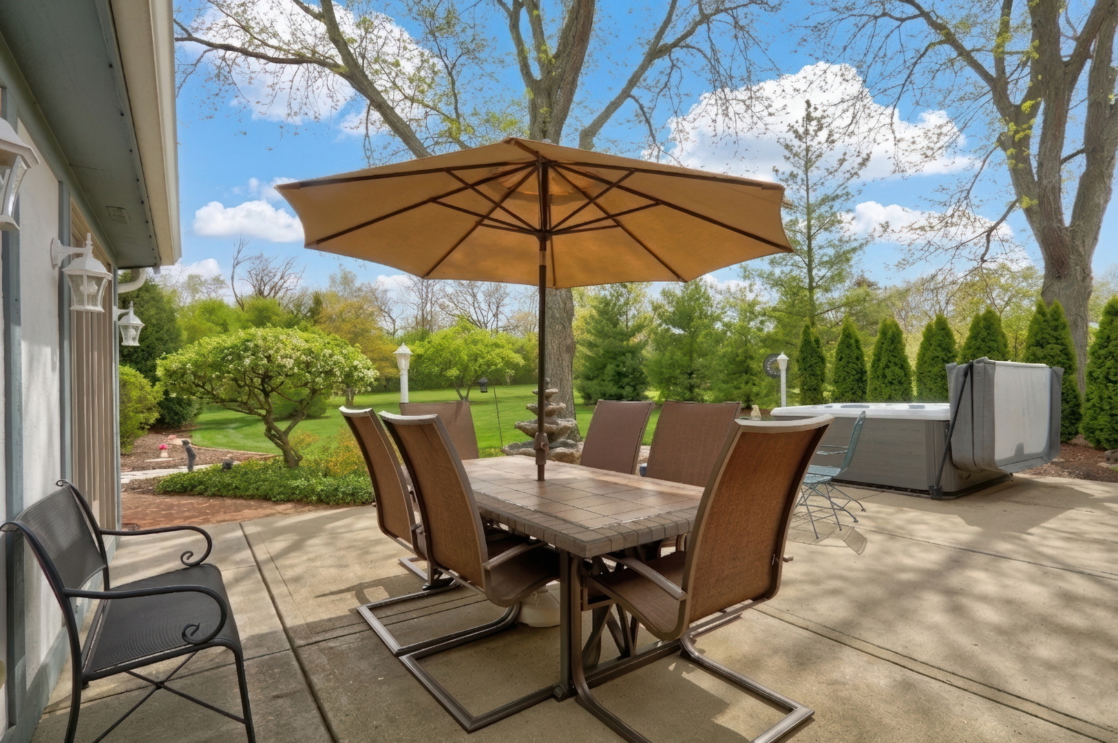 1525 Saratoga Court