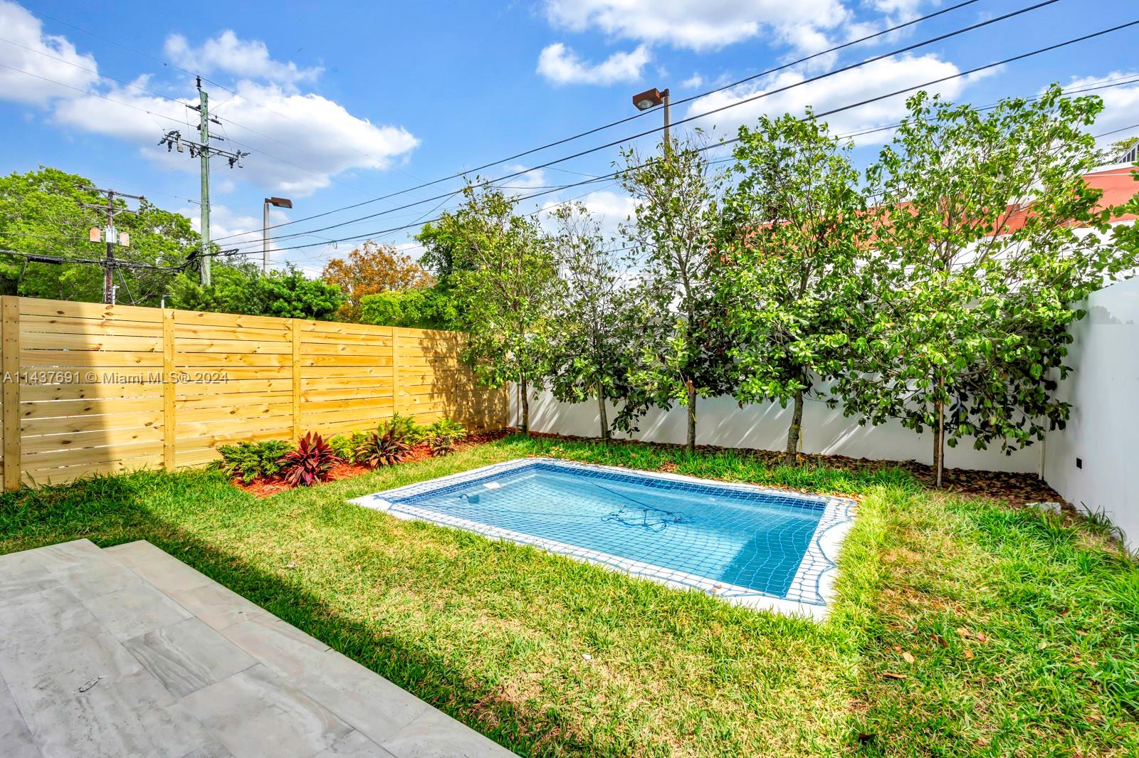 1519 SW 22nd Ter