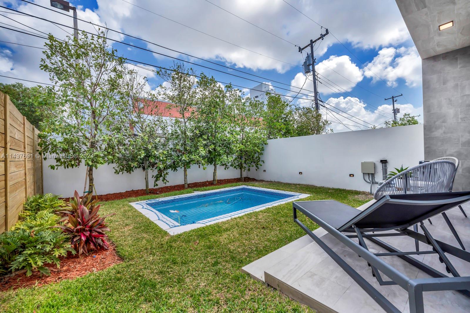 1519 SW 22nd Ter