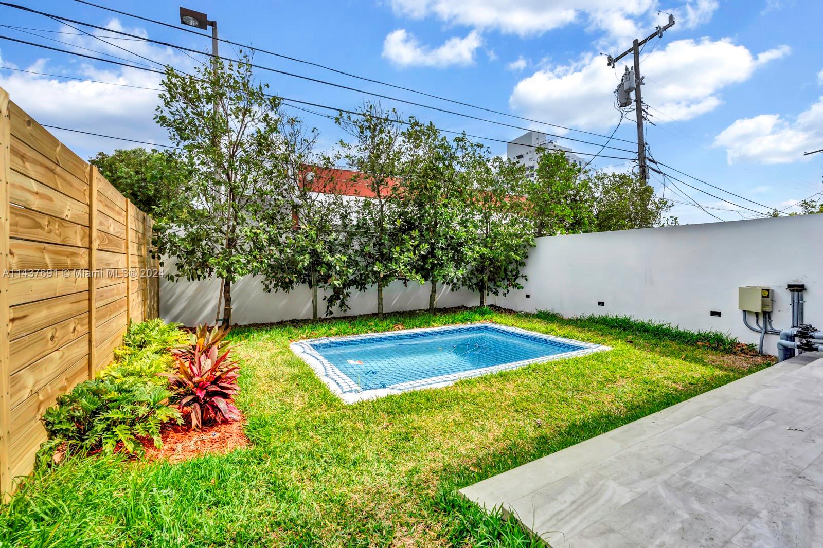 1519 SW 22nd Ter