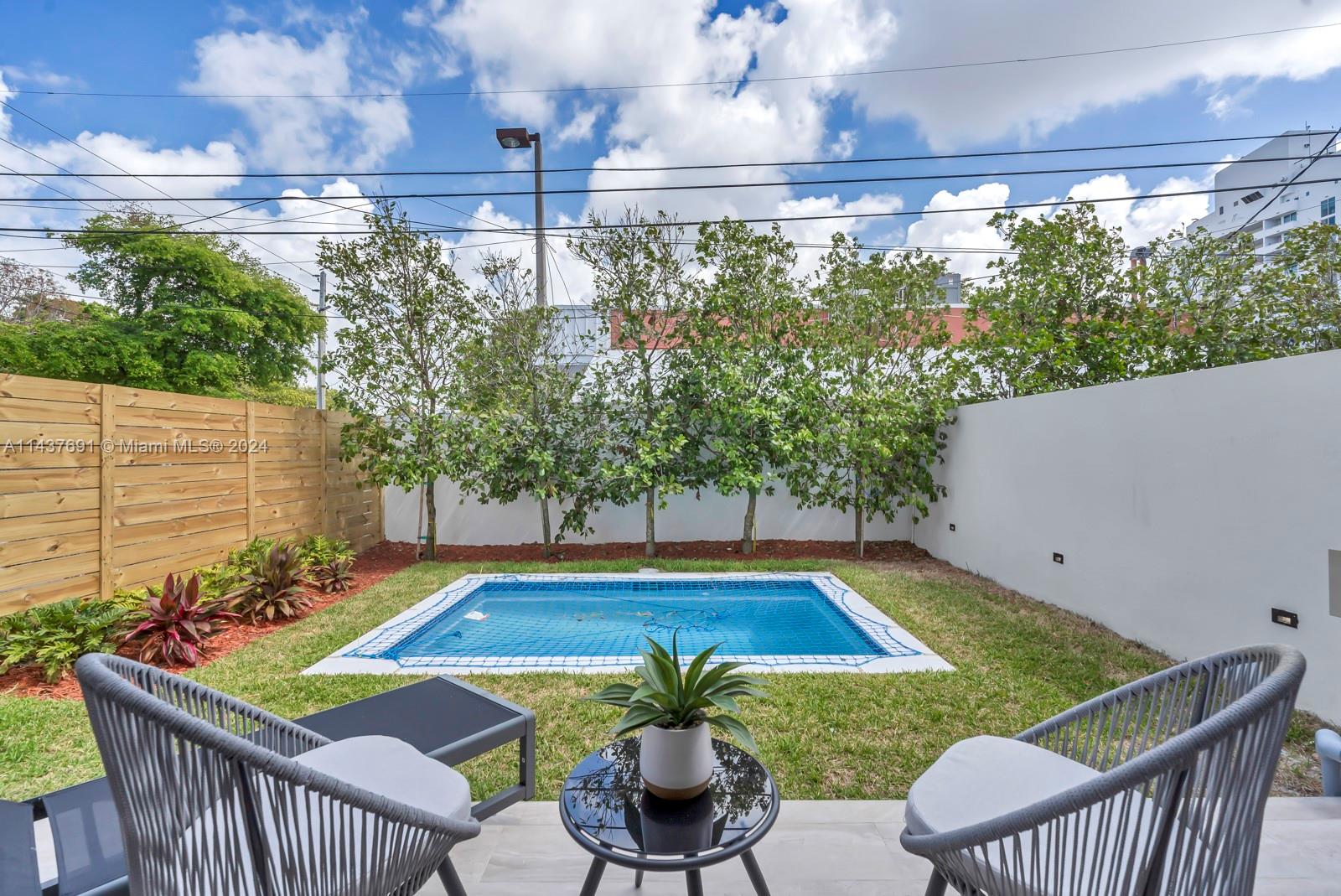 1519 SW 22nd Ter