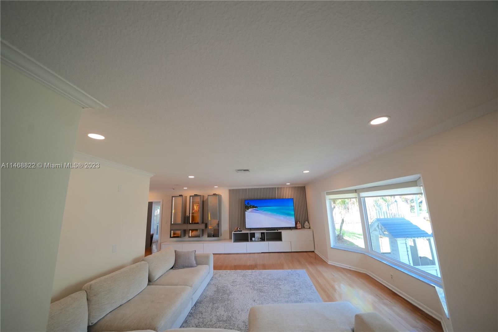 2509 NE 35th Dr
