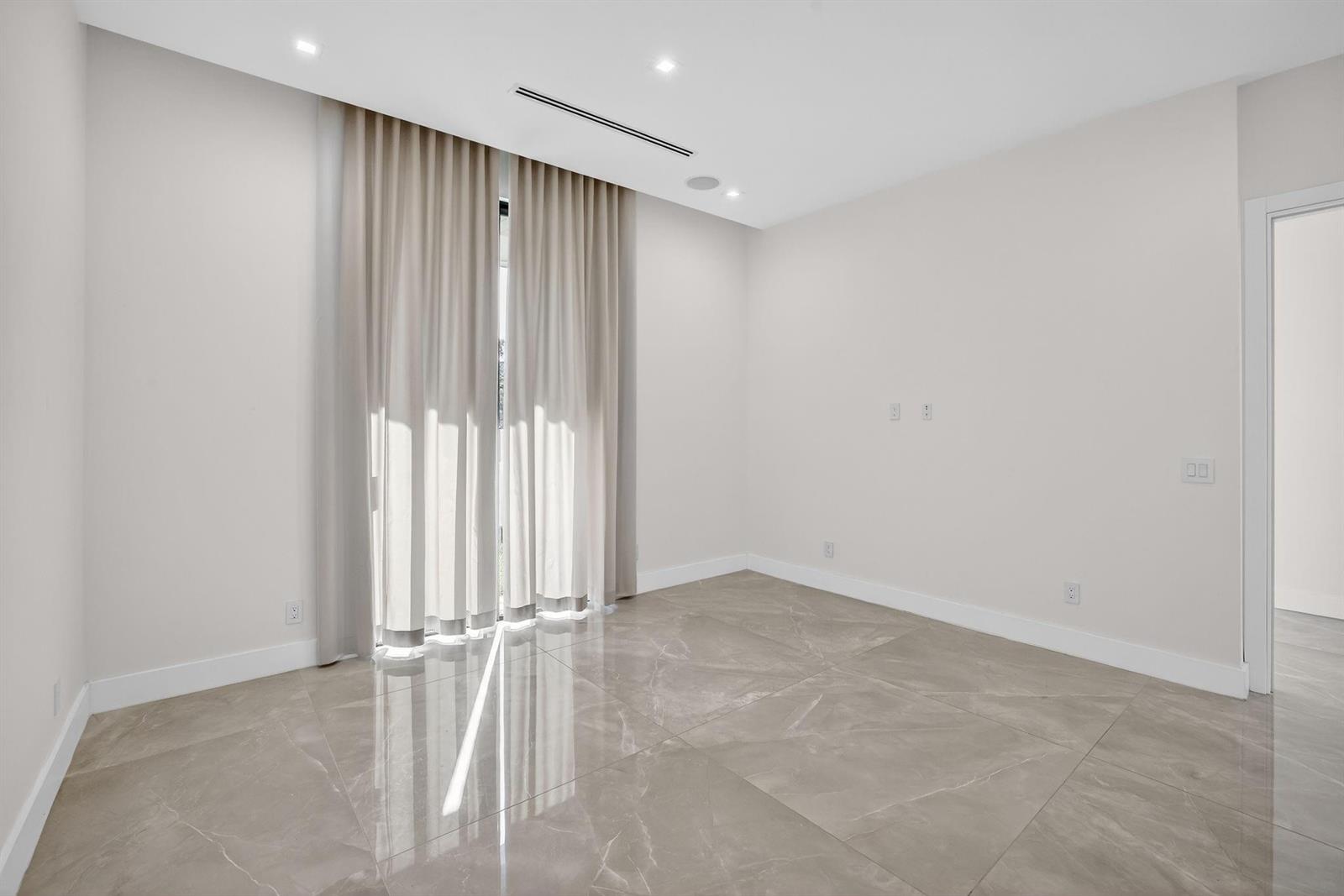 1225 NE 4th Street