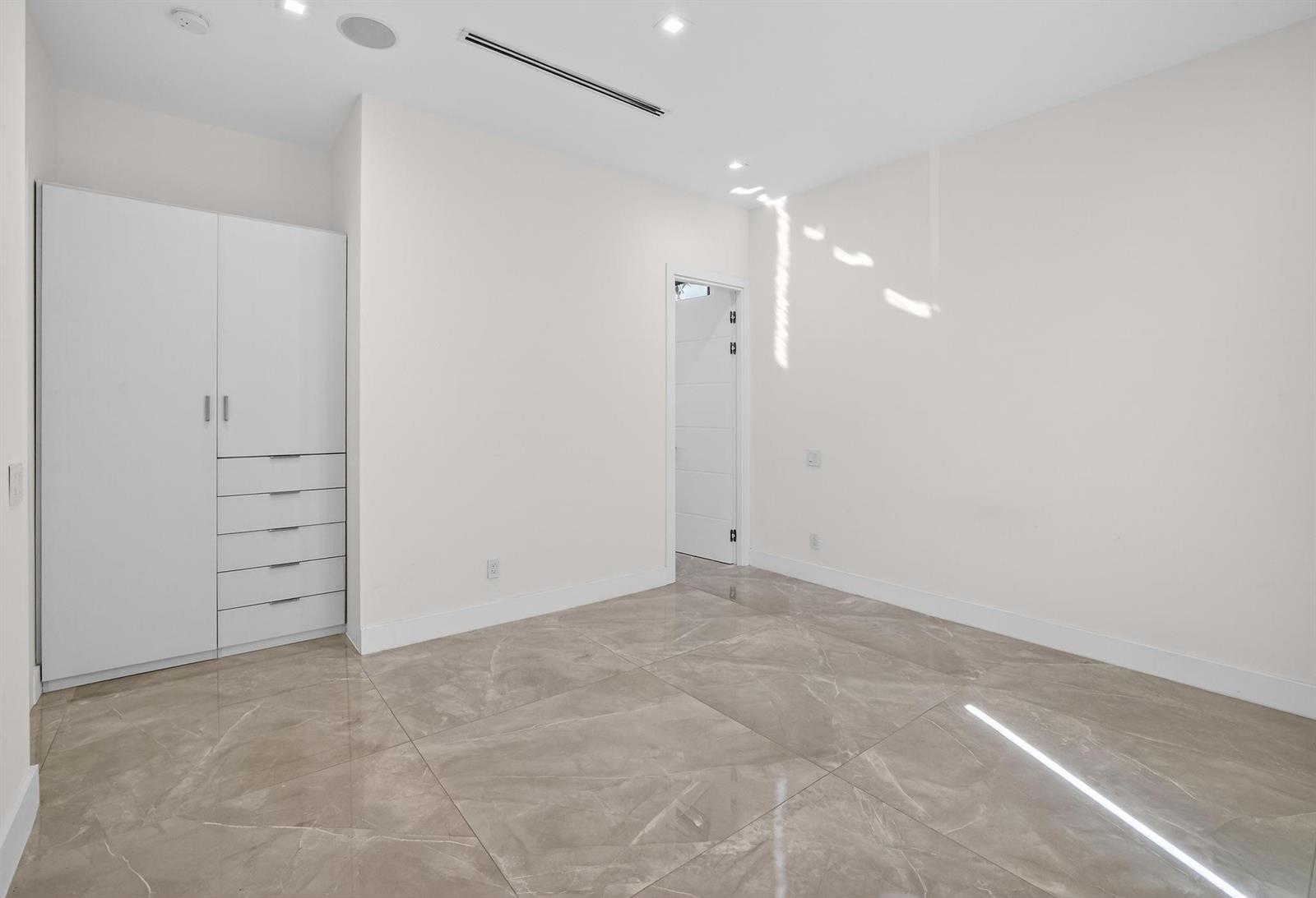 1225 NE 4th Street