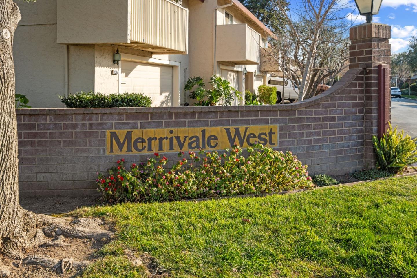 1343 Charmwood SQ