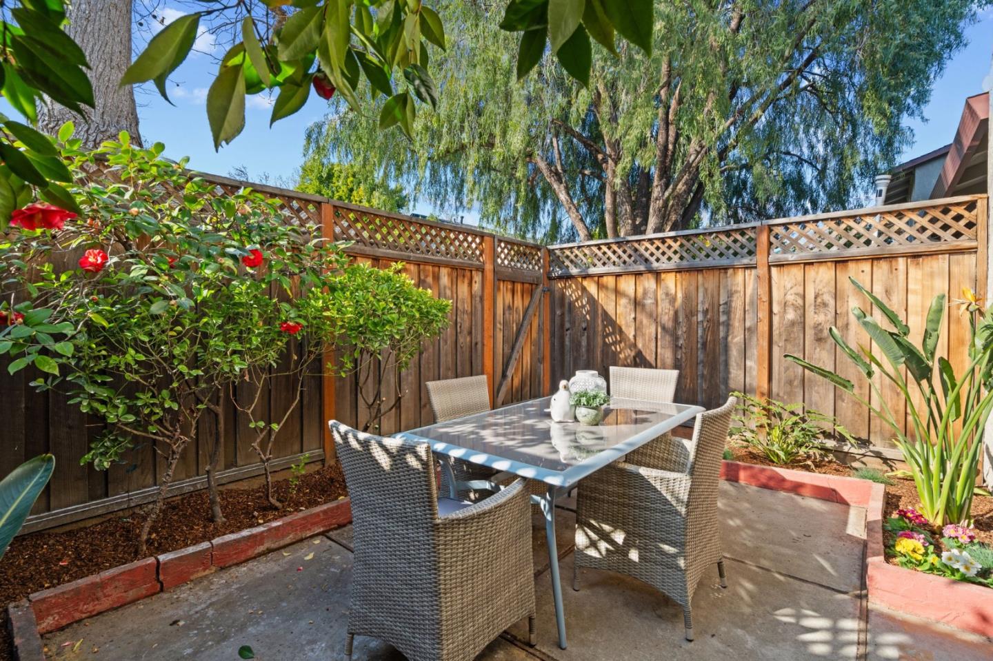 1343 Charmwood SQ