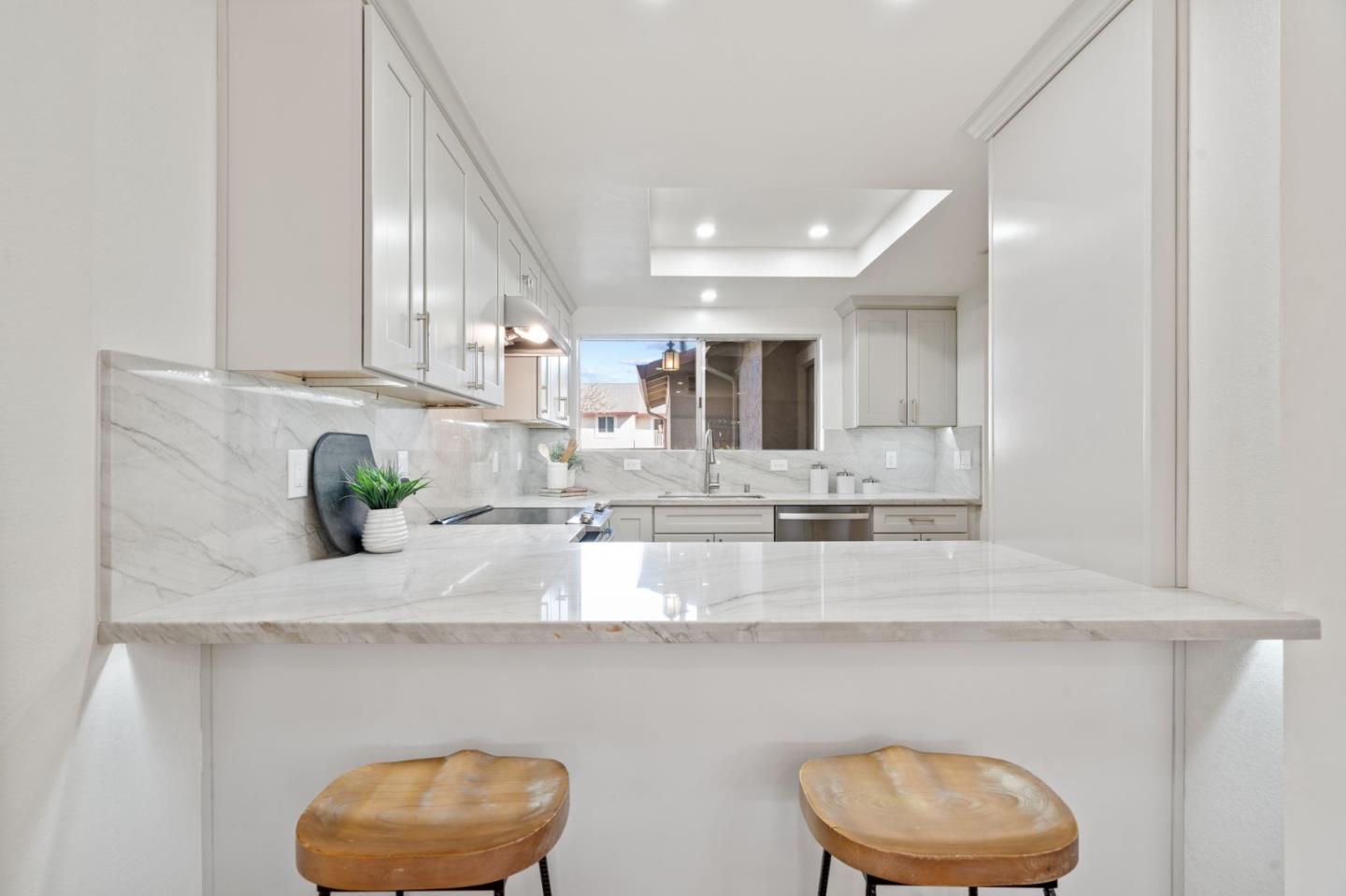 1343 Charmwood SQ