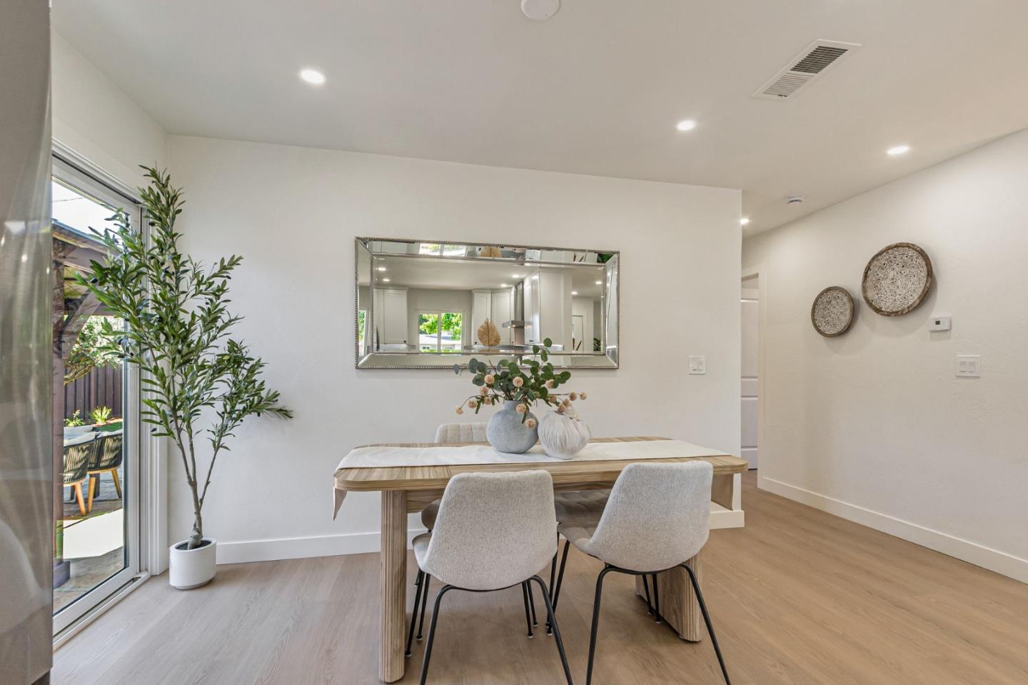 890 Silacci Drive