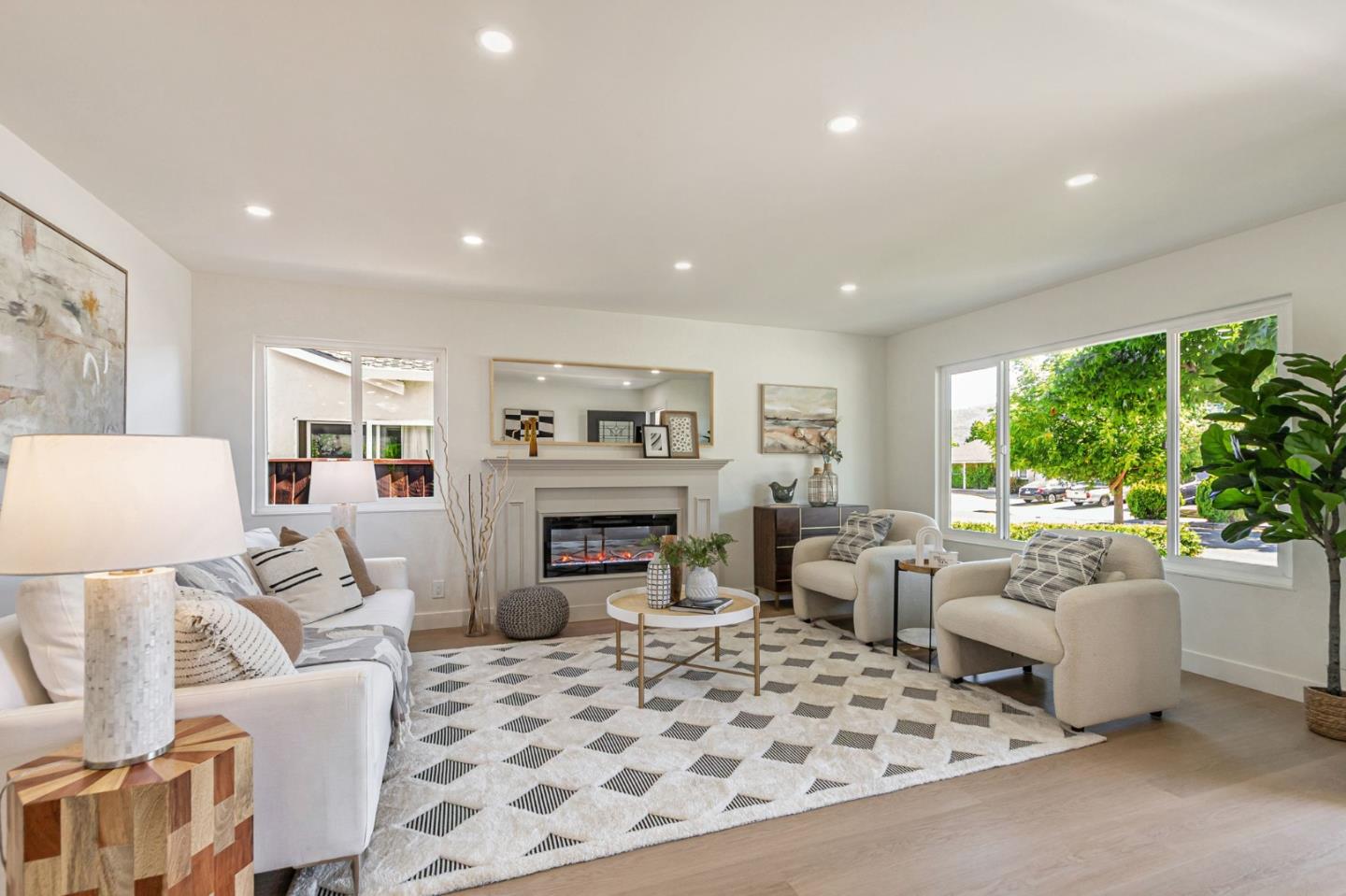 890 Silacci Drive
