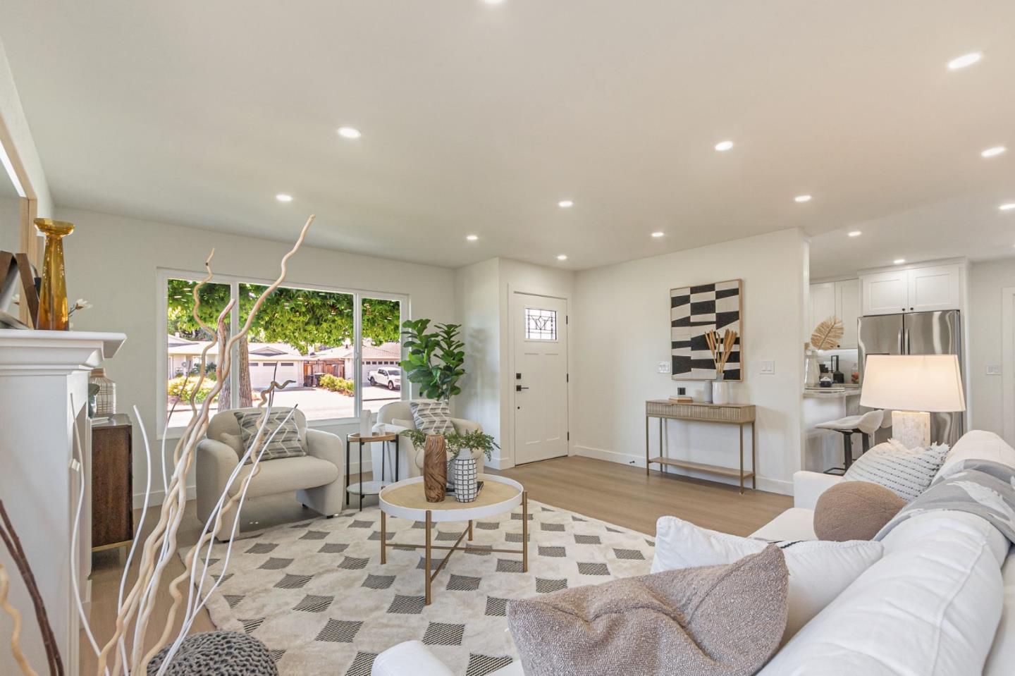 890 Silacci Drive
