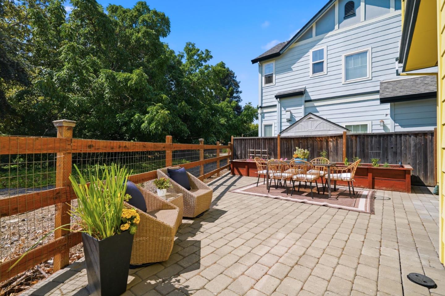 2081 Cowles Commons