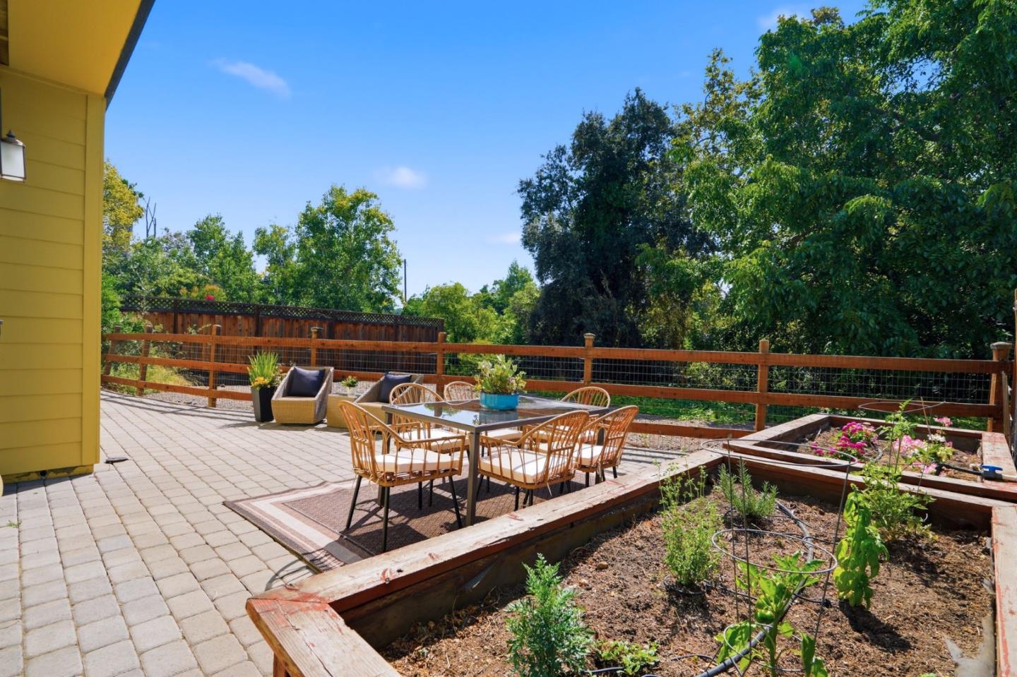 2081 Cowles Commons