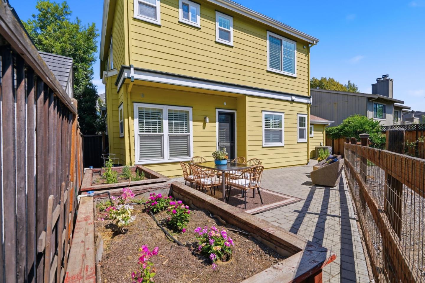 2081 Cowles Commons