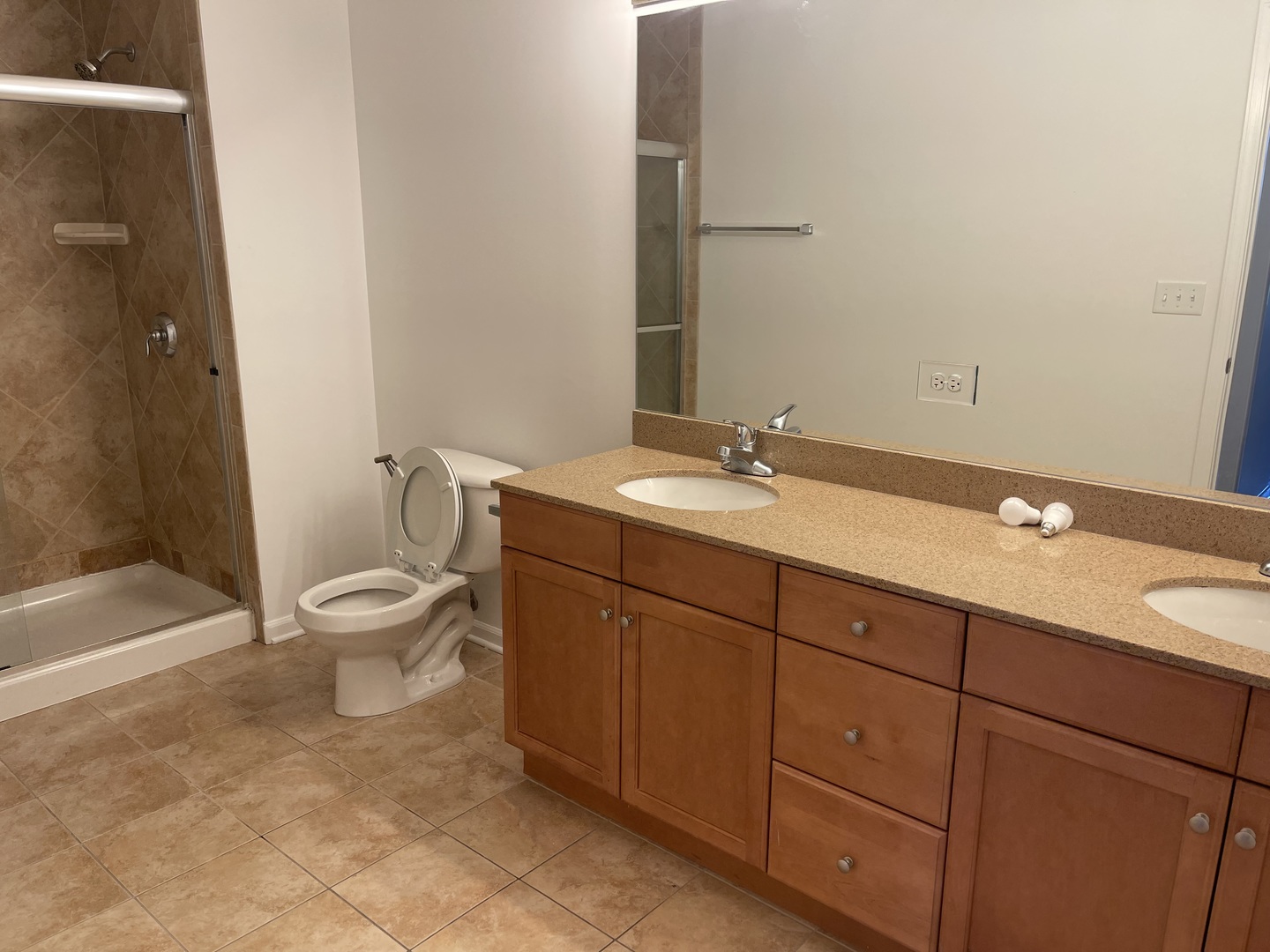 755 DIAMOND LAKE Road Unit: 208