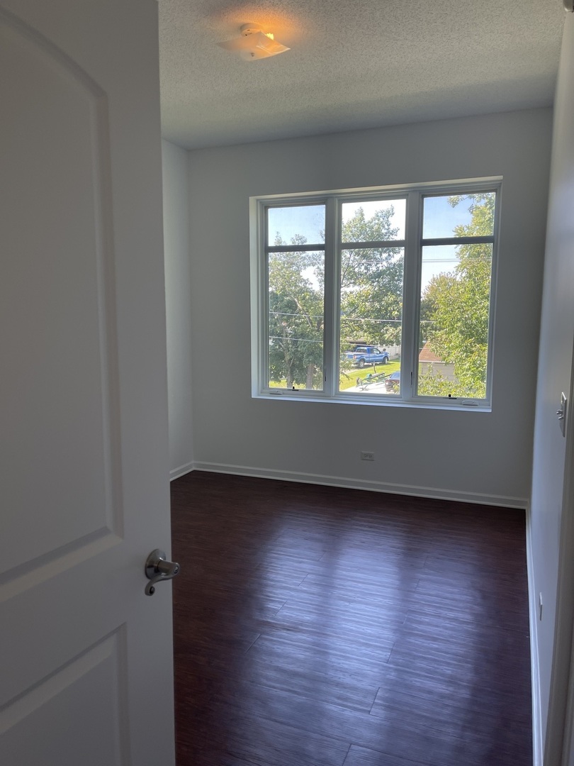 755 DIAMOND LAKE Road Unit: 208