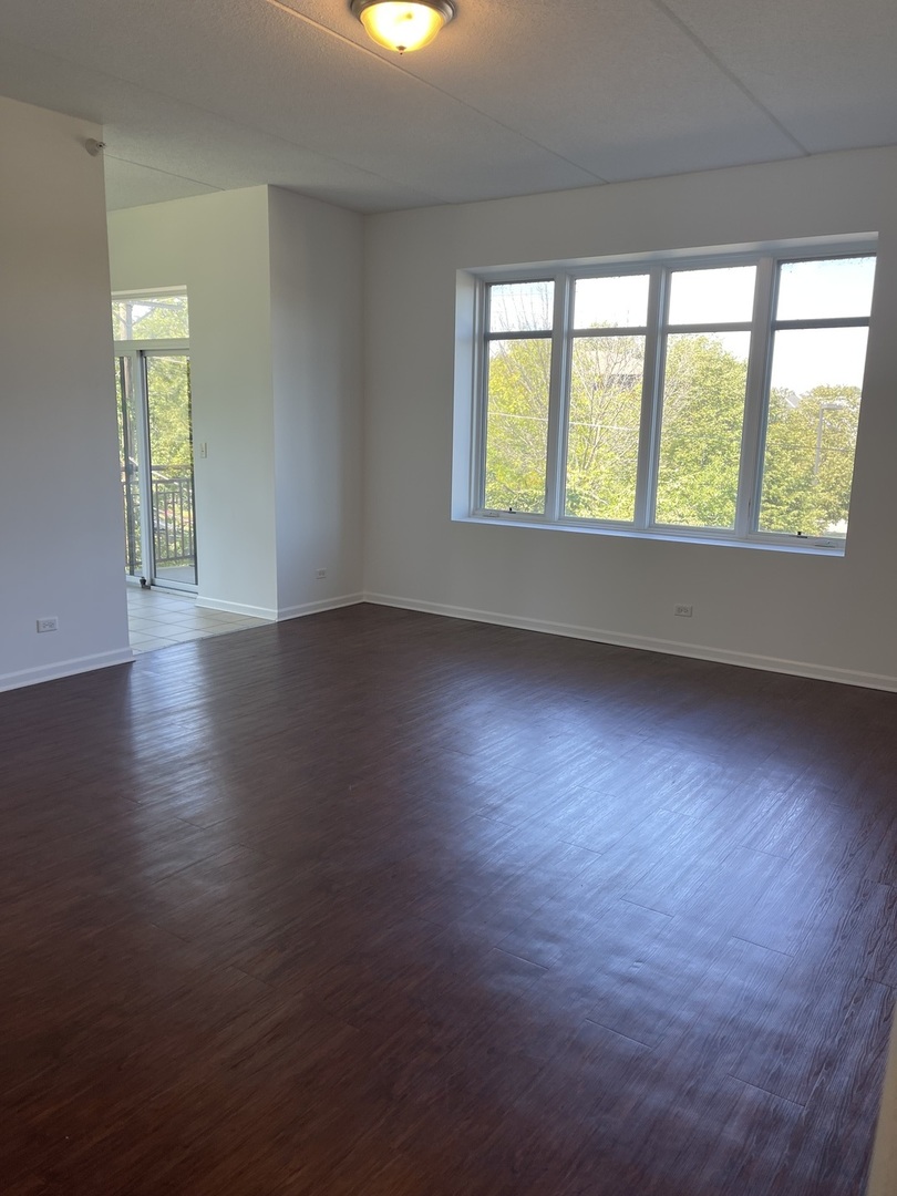 755 DIAMOND LAKE Road Unit: 208