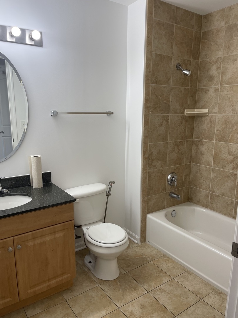 755 DIAMOND LAKE Road Unit: 208