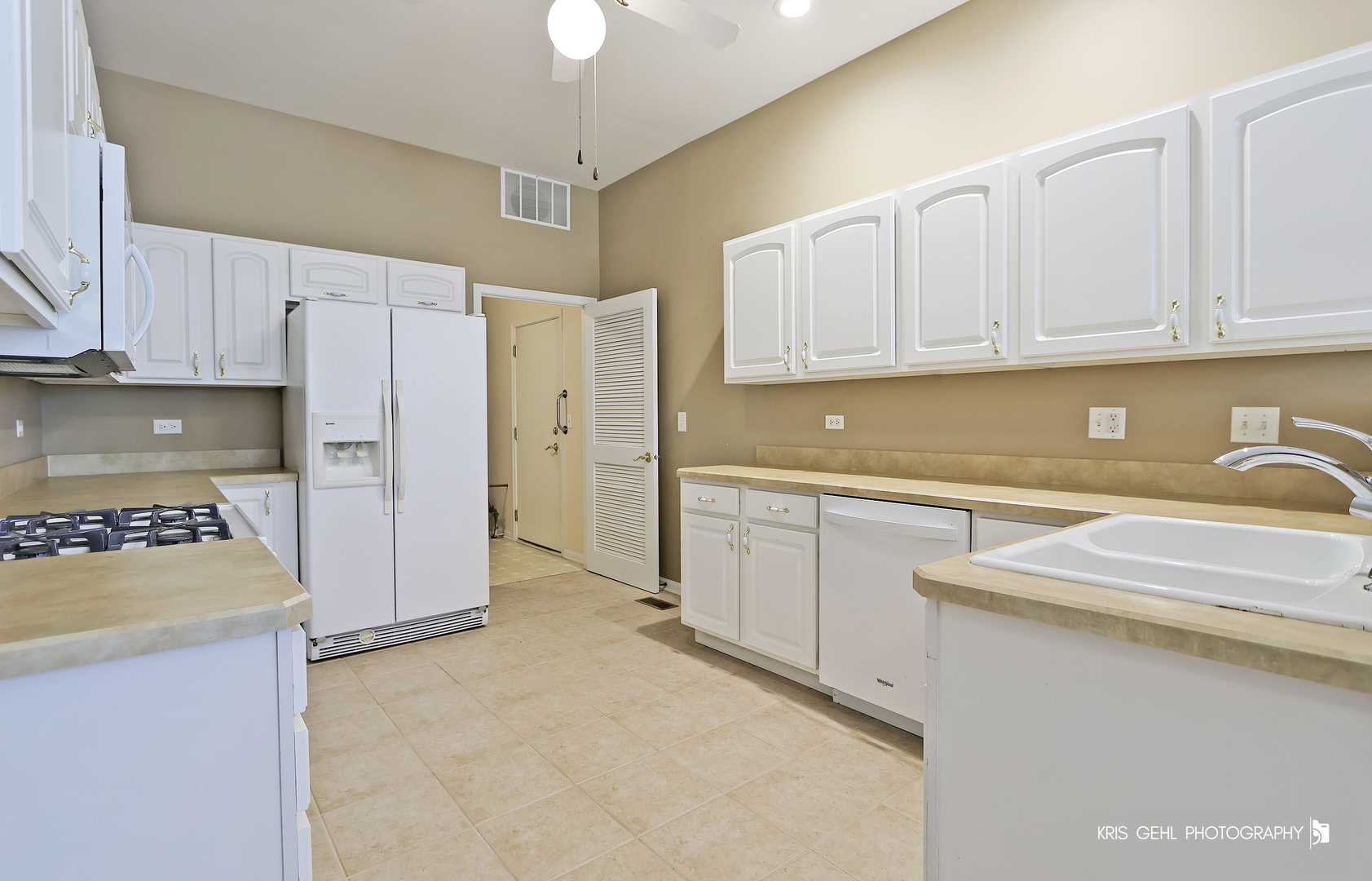 39582 N Cambridge Boulevard