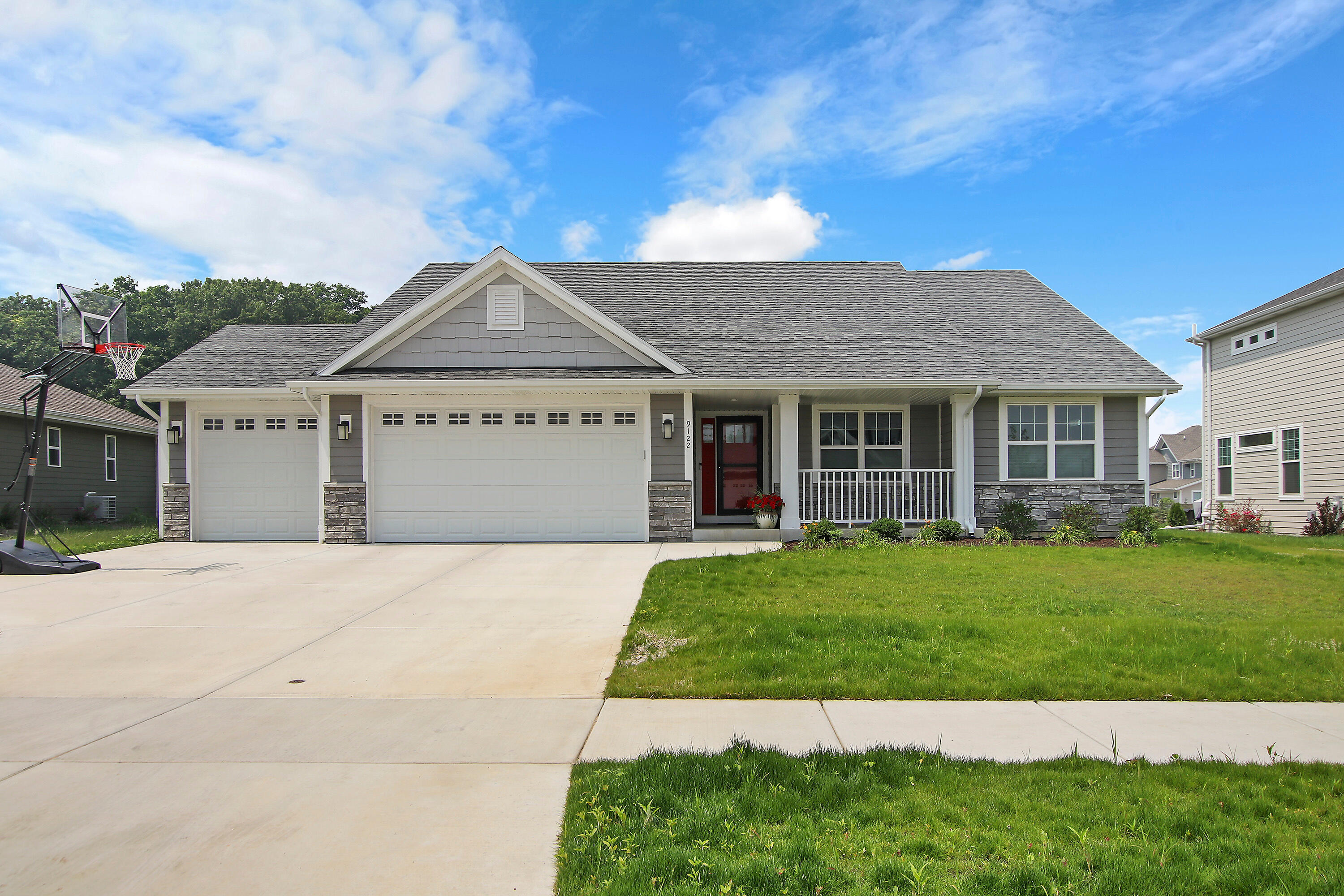 9122 Creekside Cir