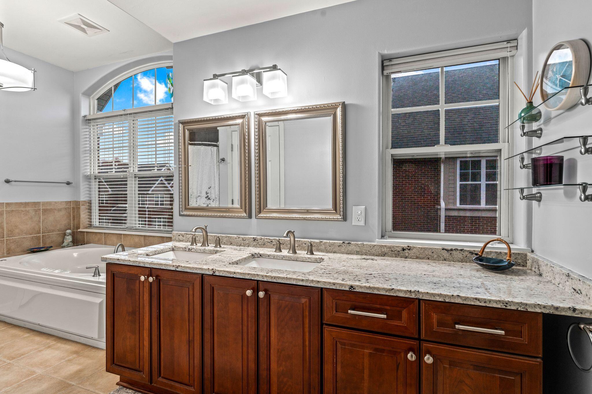 3852 S Lake Dr Unit: 11